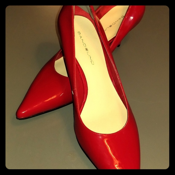 Red patent pumps - Picture 1 of 4